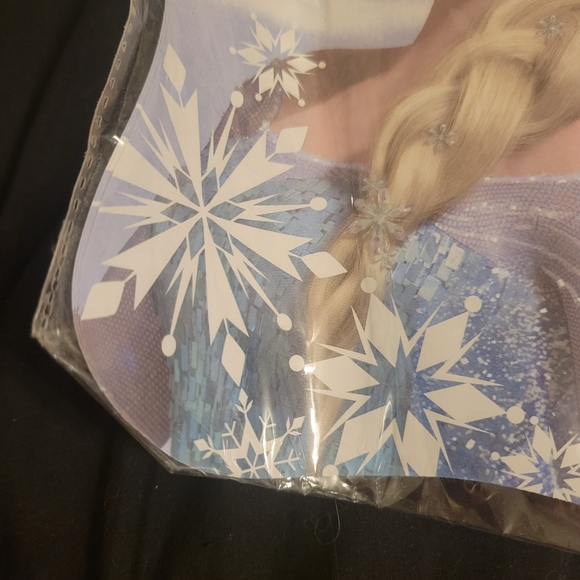 Frozen Elsa Dinnerware Set 3 Pieces, Treat Boxes, Apron, And Placemats. All New - Picture 6 of 6